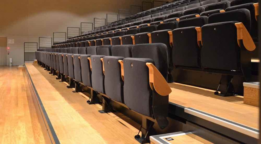 automatic retractable seating