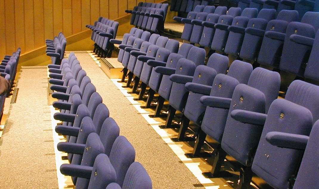 Retractable Theater Seating Helps Venue Designers